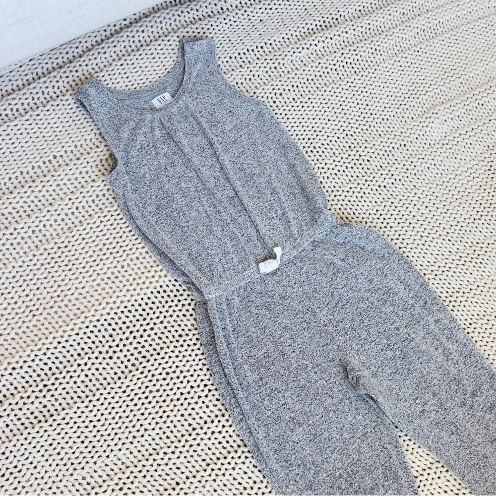GAP Kids Gray Sleeveless Girl's Romper Size Small